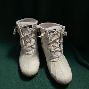 Sperry: Syren Golf Wool QLT Ivory (Size 6M)